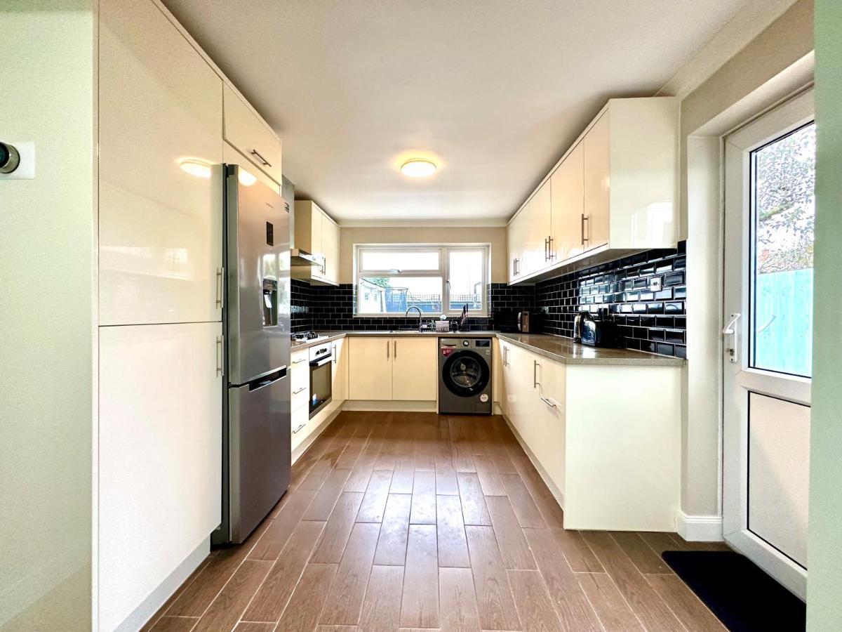 Spacious 3 Double Bedroomed House In Bicester Eksteriør billede