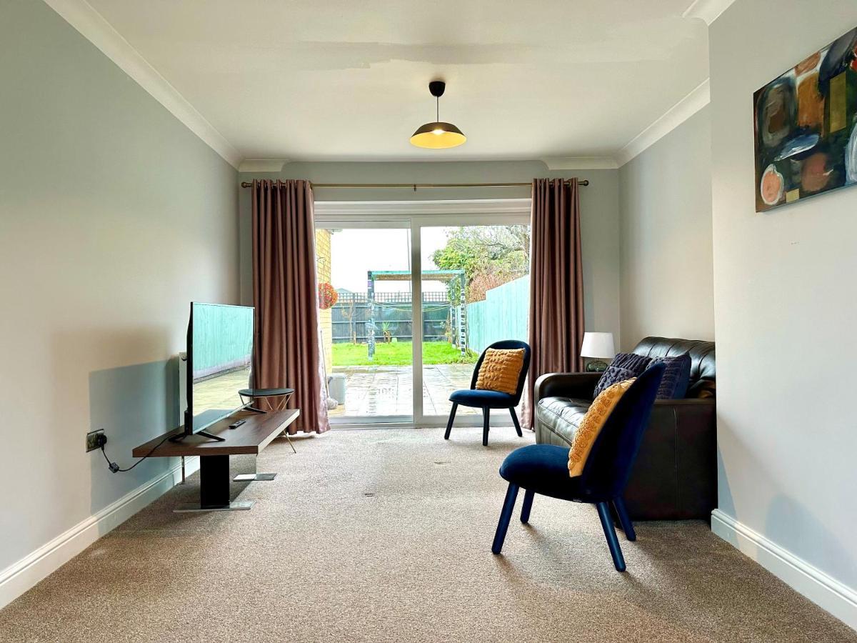 Spacious 3 Double Bedroomed House In Bicester Eksteriør billede