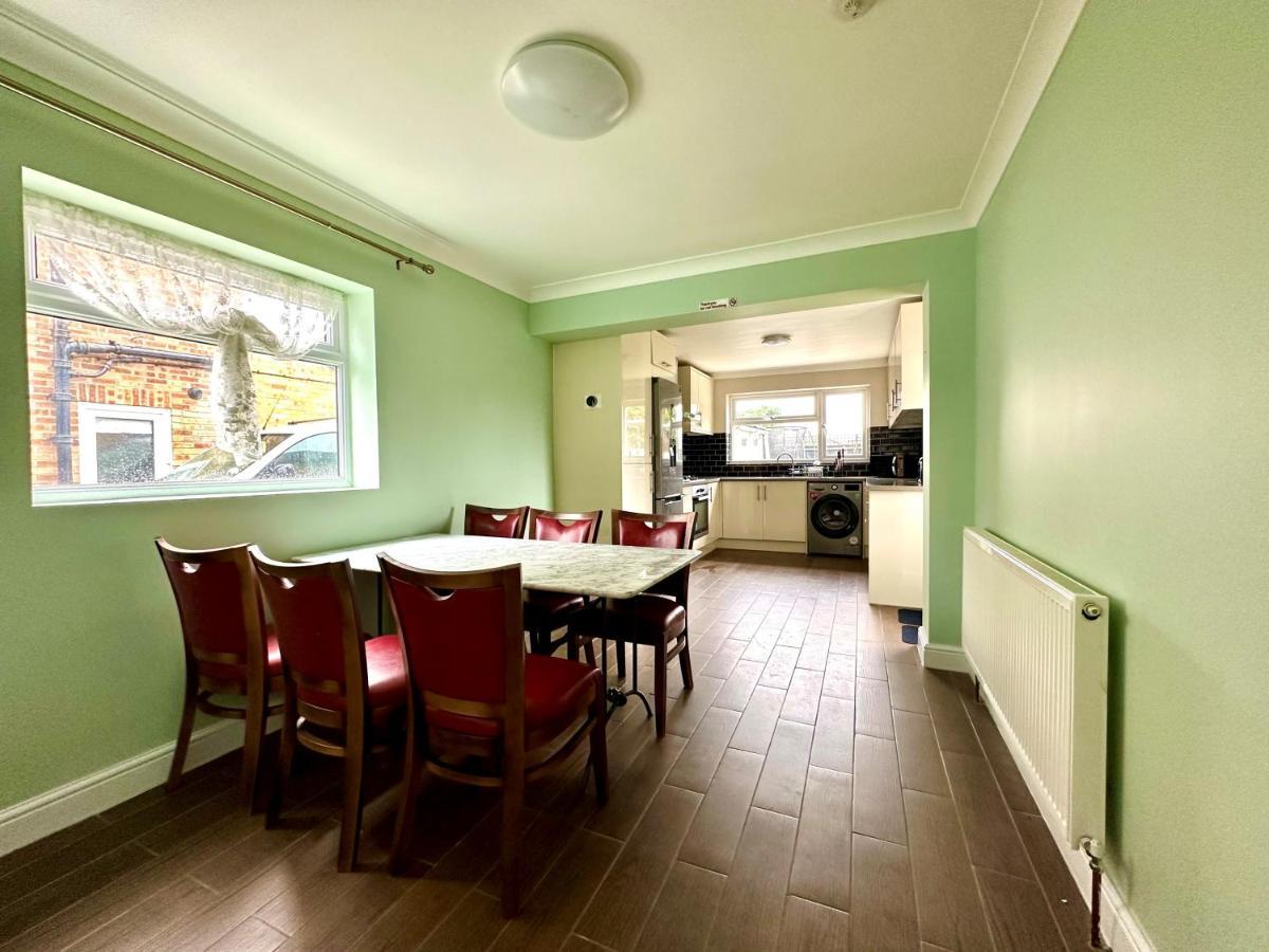 Spacious 3 Double Bedroomed House In Bicester Eksteriør billede