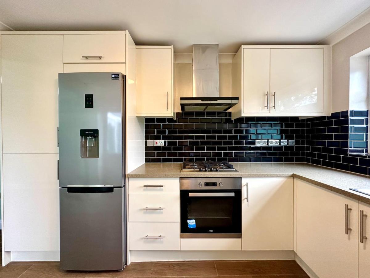 Spacious 3 Double Bedroomed House In Bicester Eksteriør billede